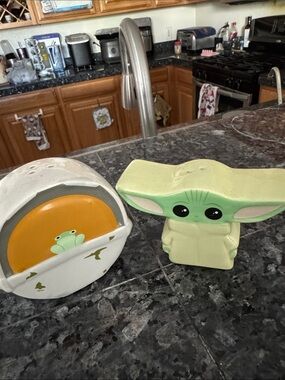 Baby yoda salt and pepper set